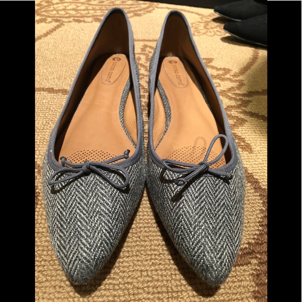 Never worn fabric flats